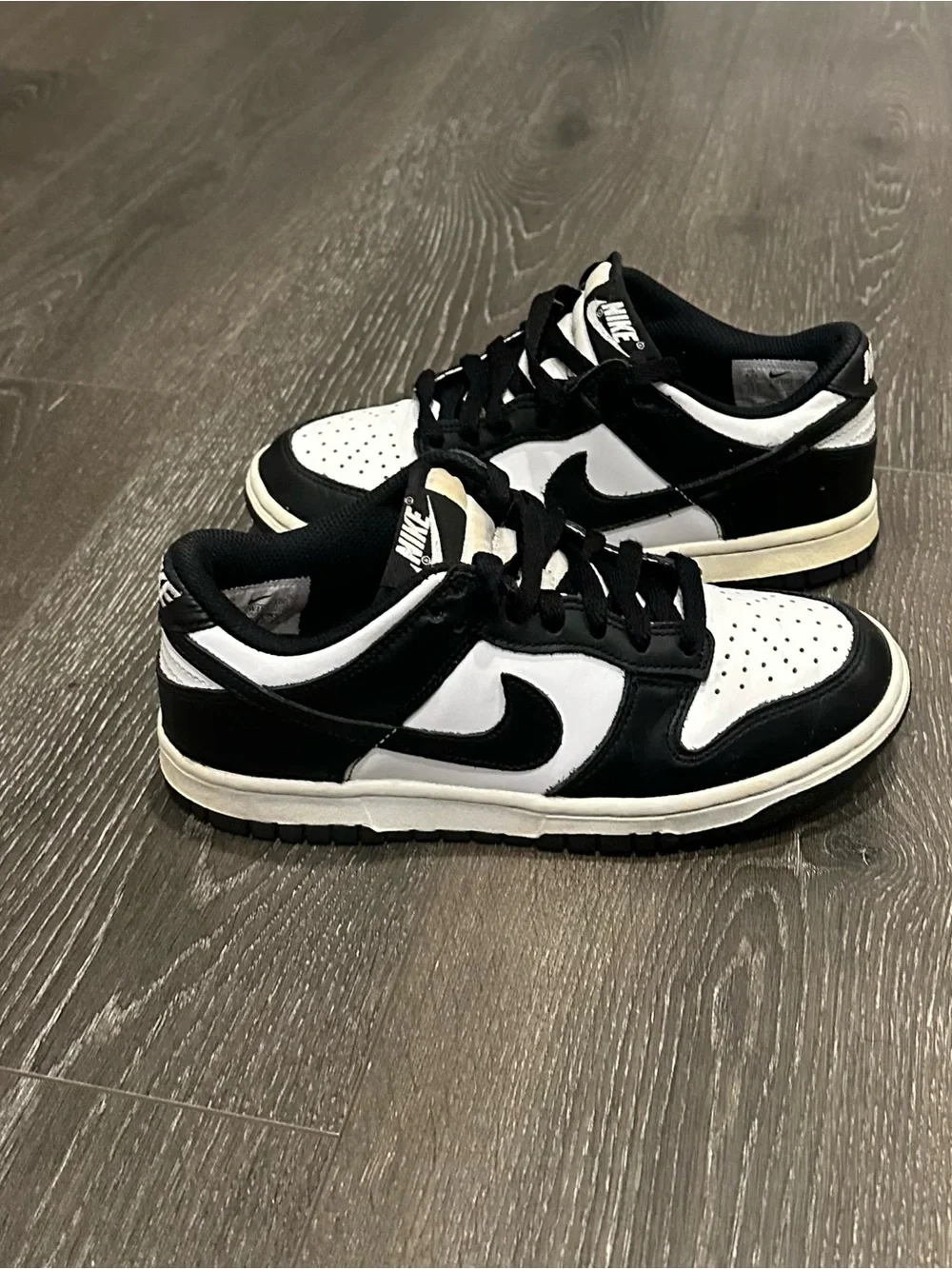 Nike Kids Black and White Dunk  Low-Panda Unisex Sneakers  size 4.5Y